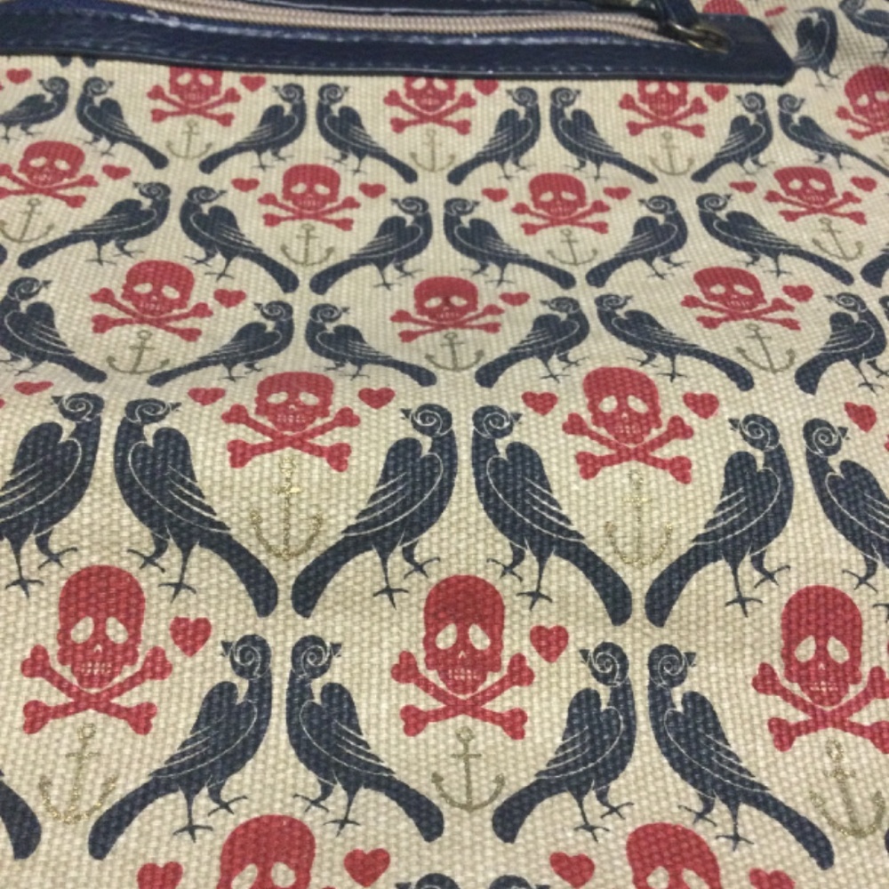 LOUNGEFLY Tote : black ravens & red heart pattern : Navy faux leather - Picture 3 of 10